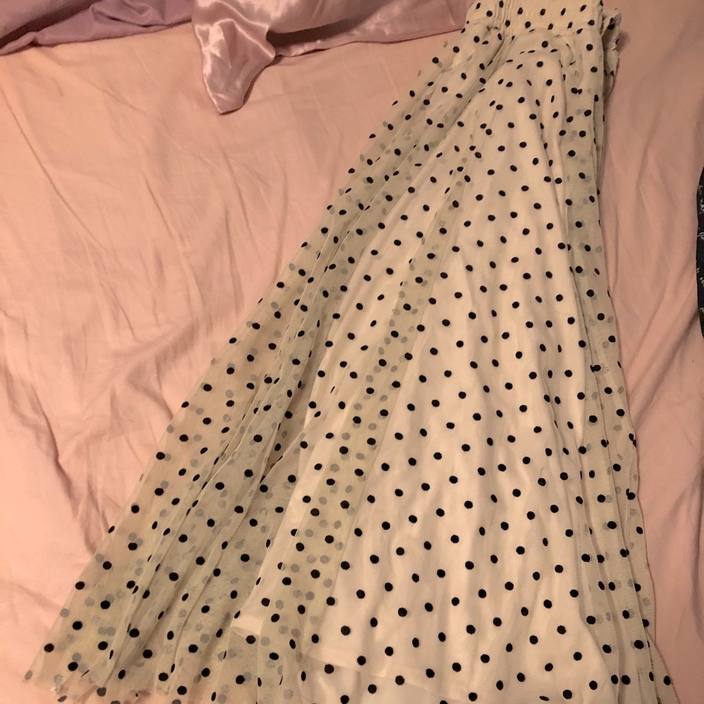 Black pock-a-dot skirt